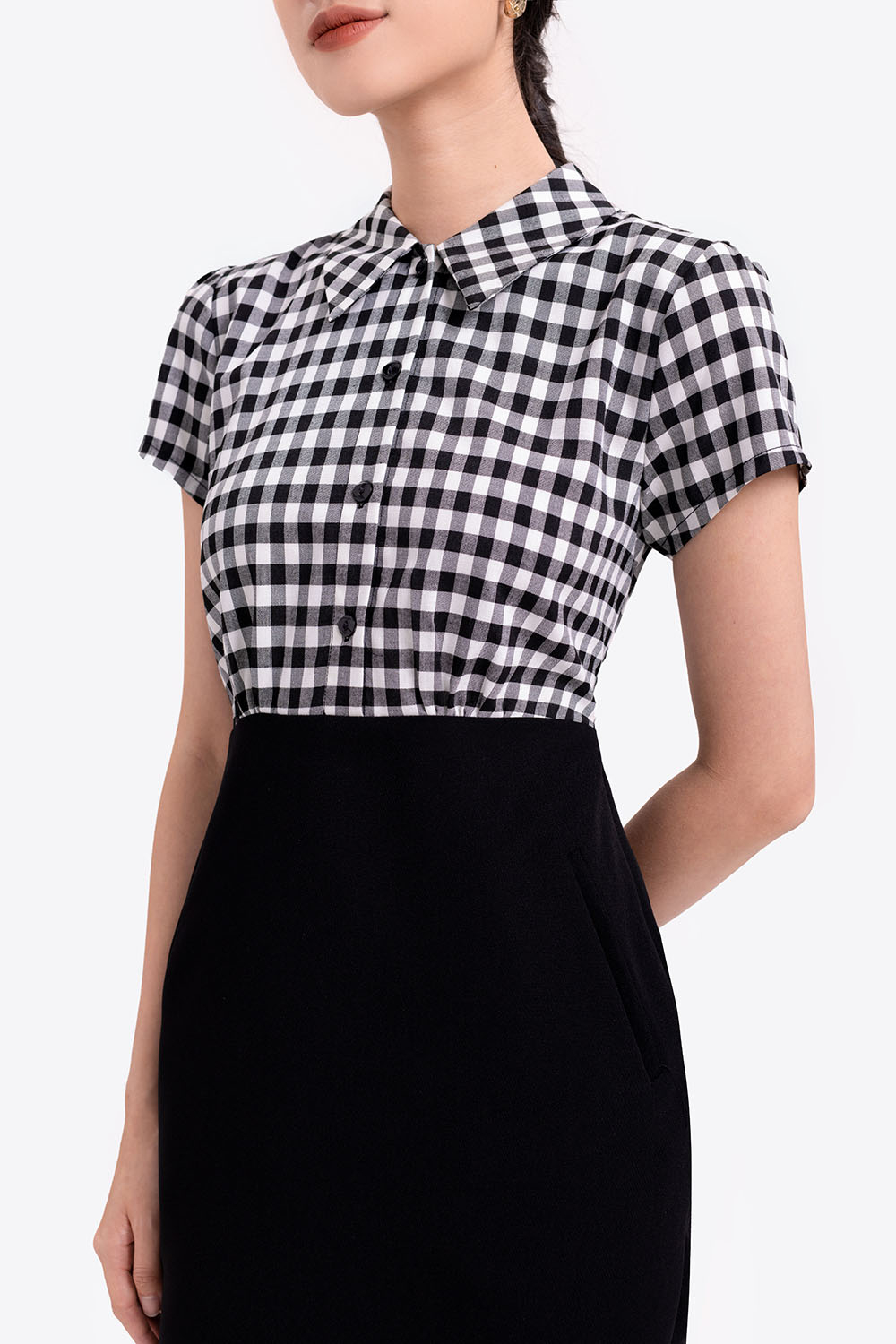 Đầm ôm đen phối họa tiết caro 