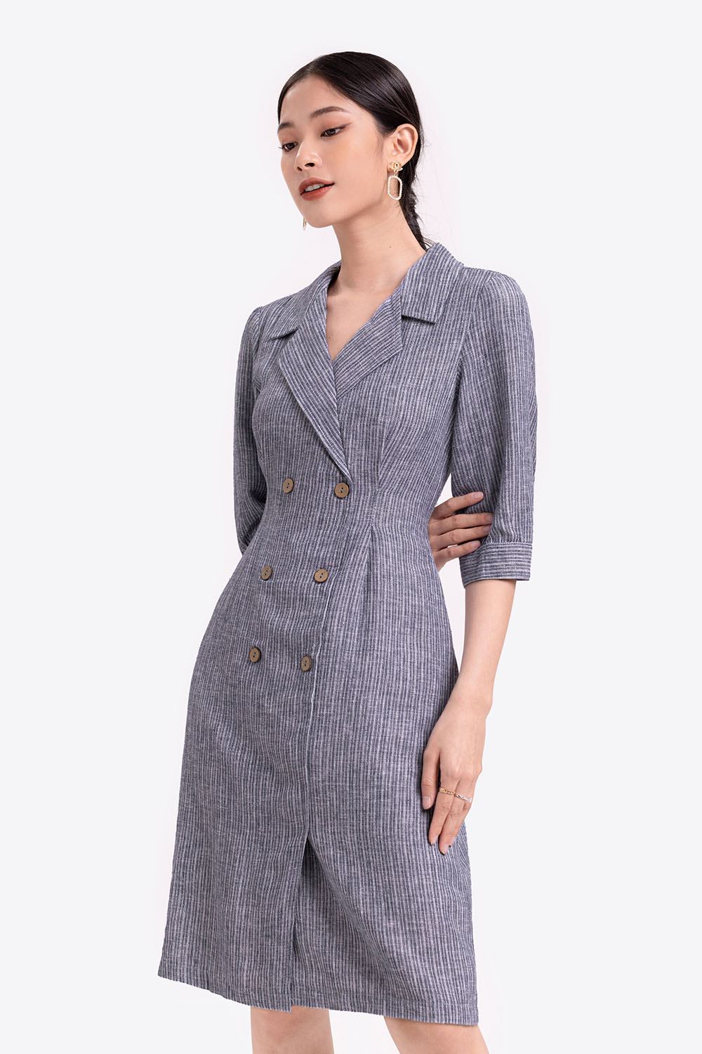 Đầm chữ A kẻ sọc cổ đan tông phối nút 