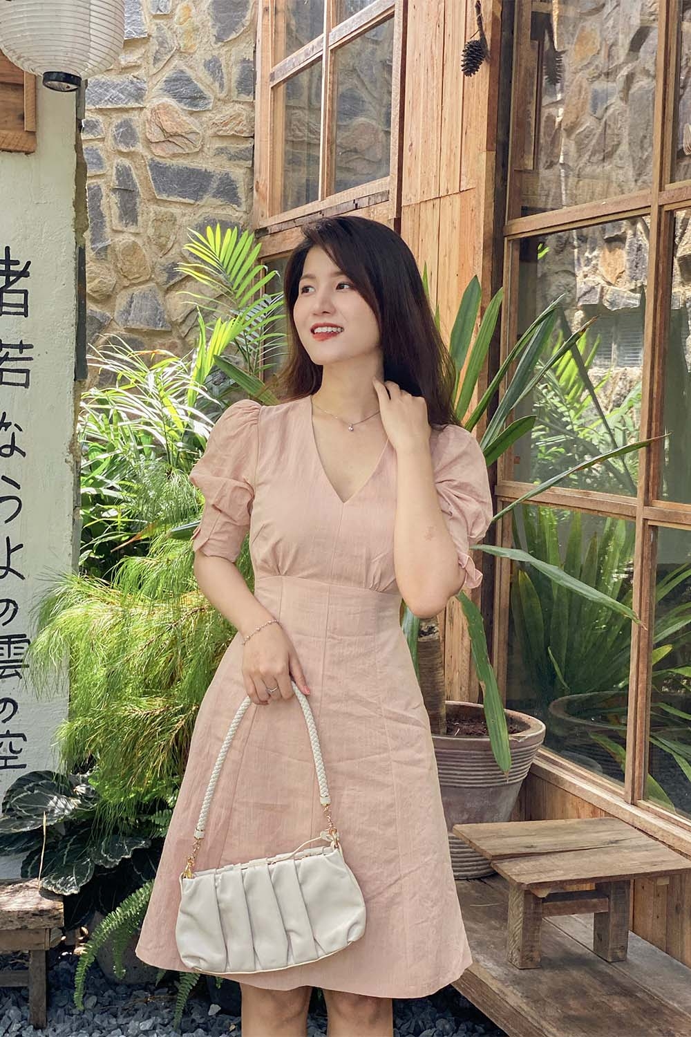 Đầm chữ A nhấn eo cao tay phồng 