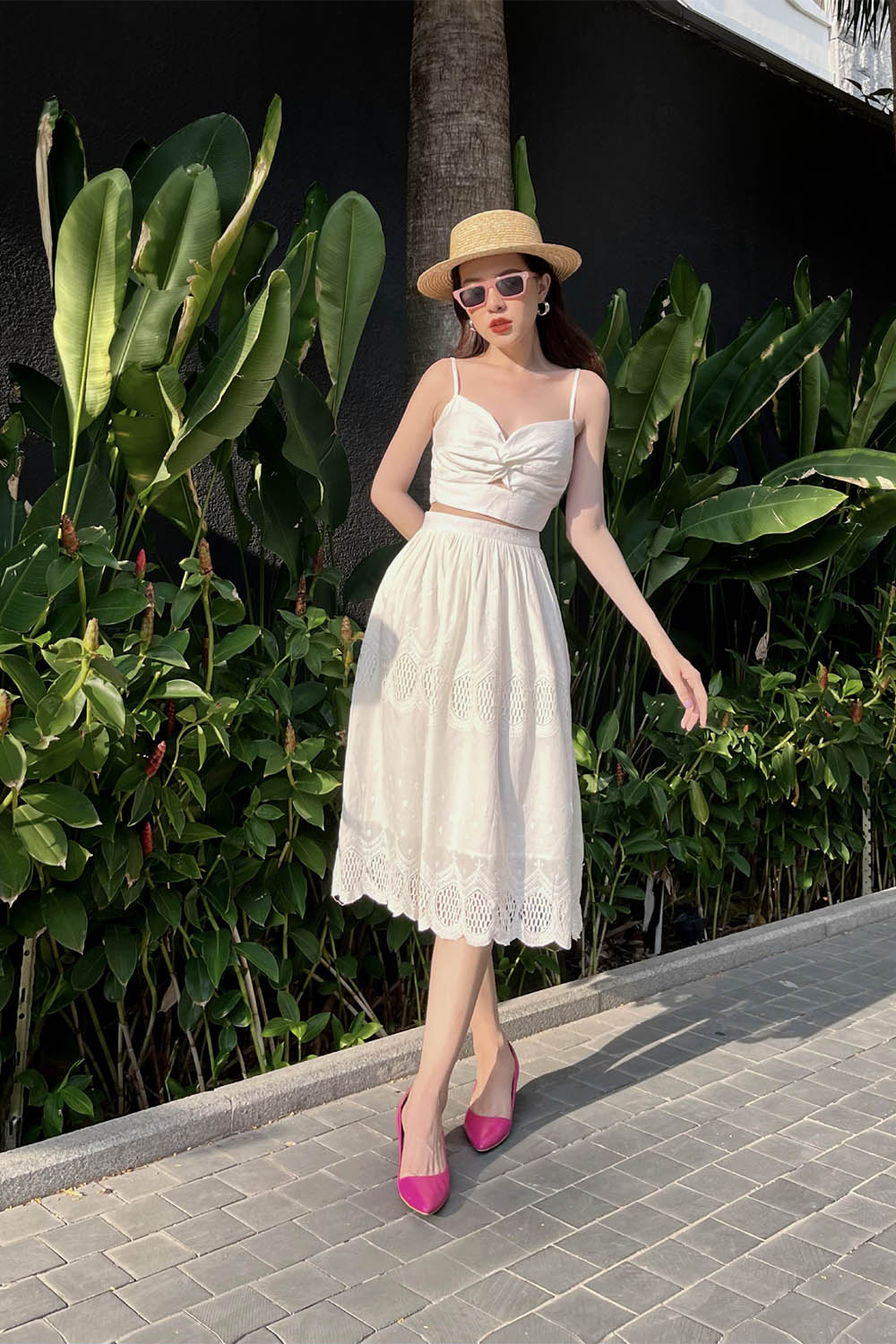 Chân váy xòe trắng phối ren 