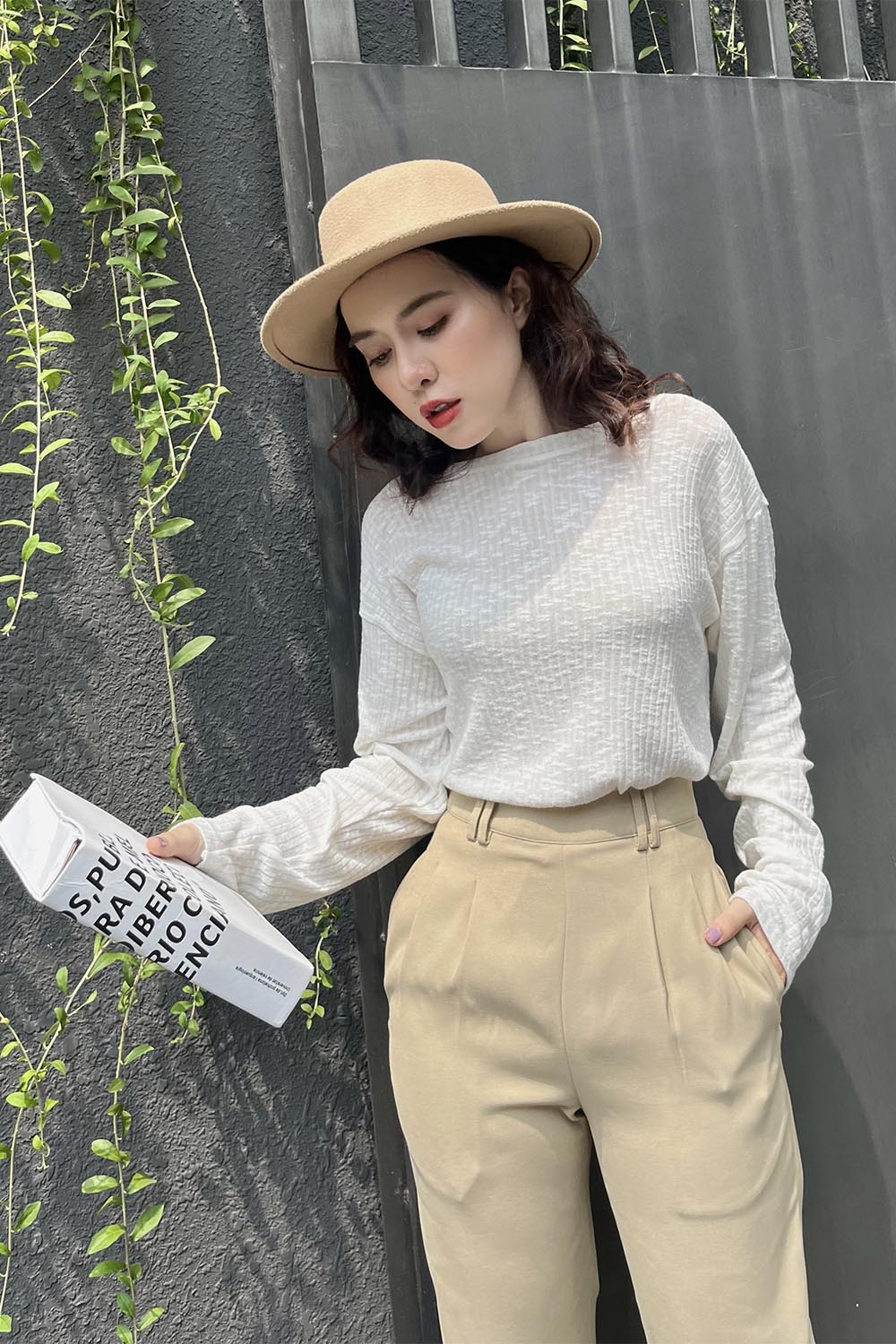 Áo thun trắng tay dài 