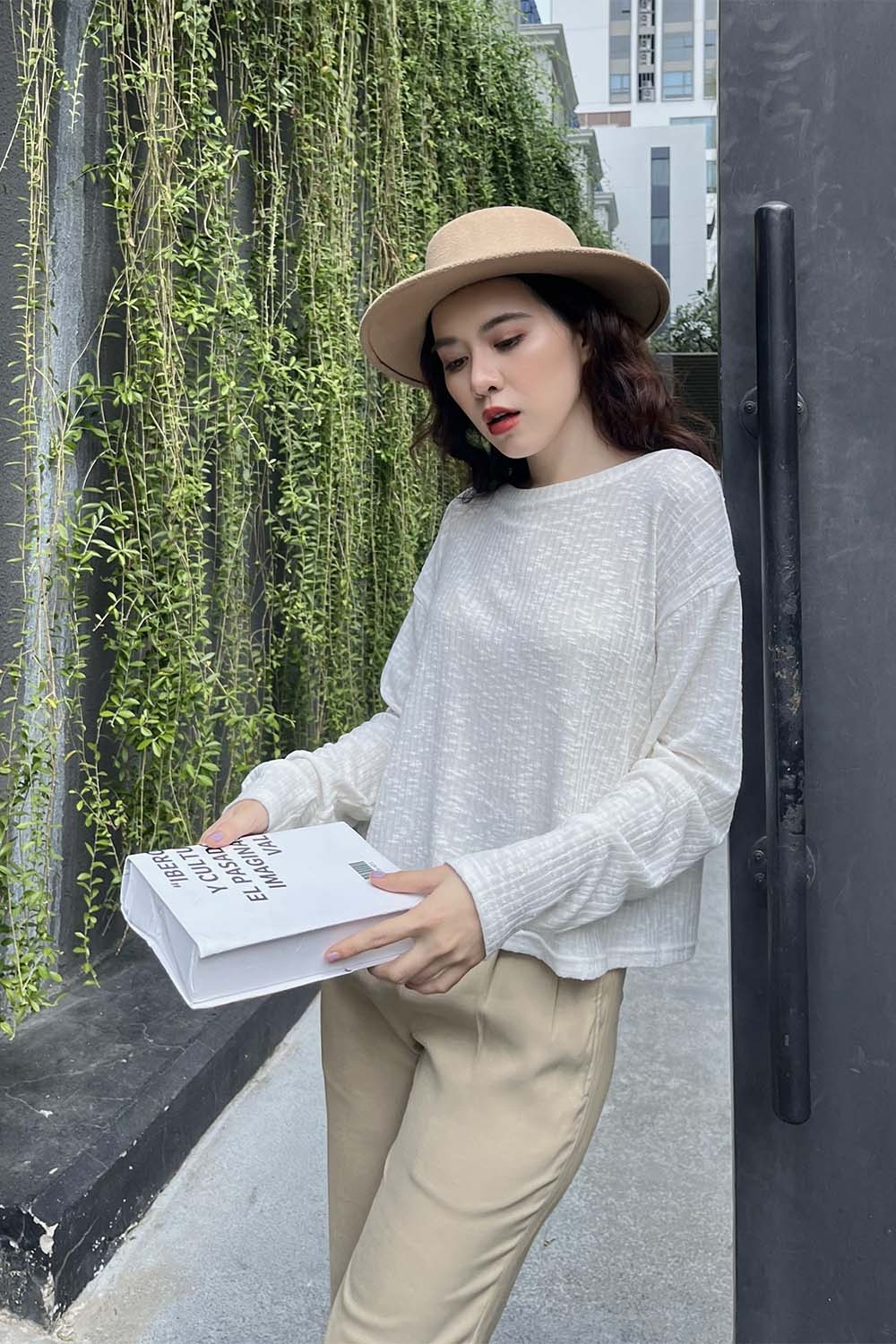 Áo thun trắng tay dài 