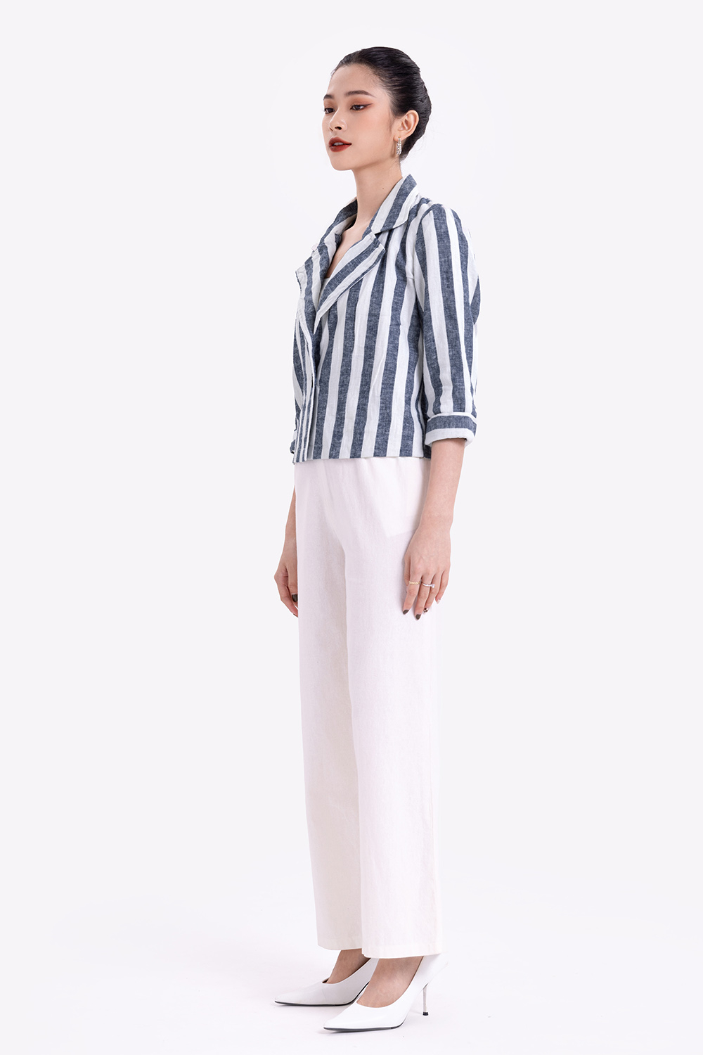 Áo khoác blazer tay lửng kẻ sọc 