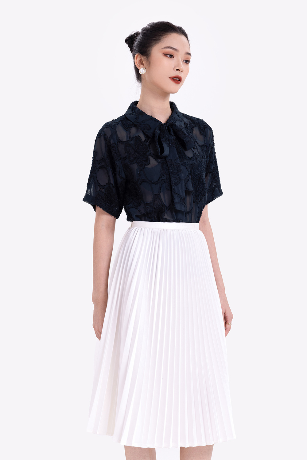 Áo sơ mi voan bông ép tay ngắn 