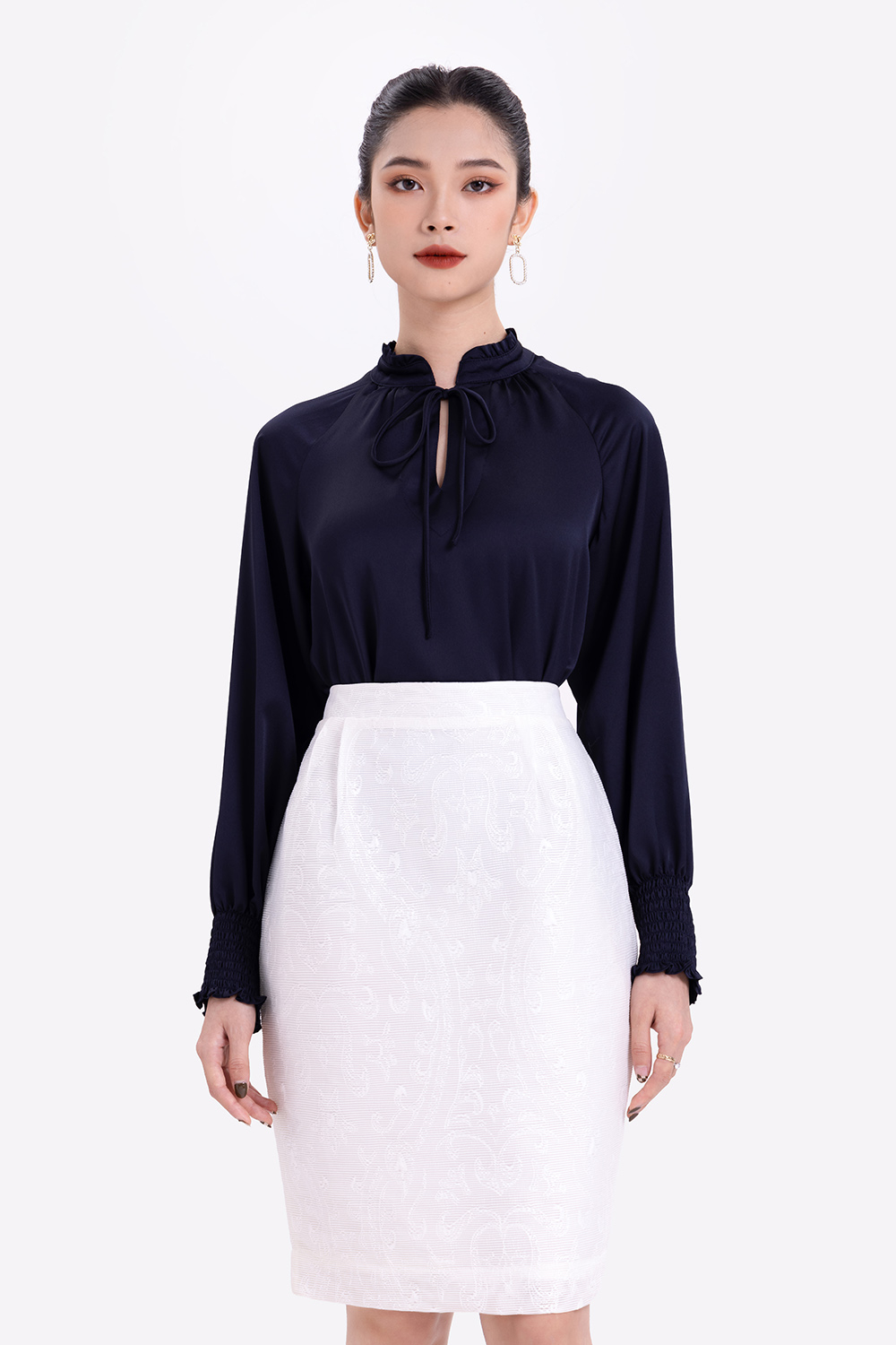 Áo sơ mi lụa cổ cách điệu tay dài 