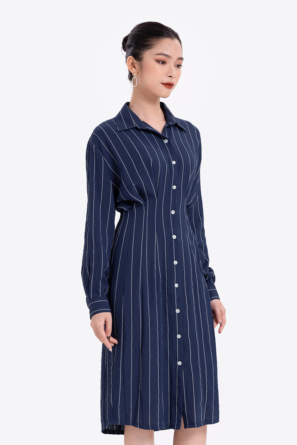 Đầm sơ mi kẻ sọc nhấn eo cao tay dài 
