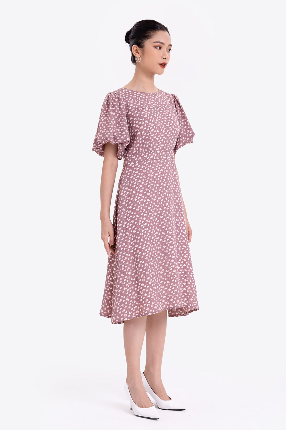 Đầm xòe hoa nhí cổ tròn tay phồng 