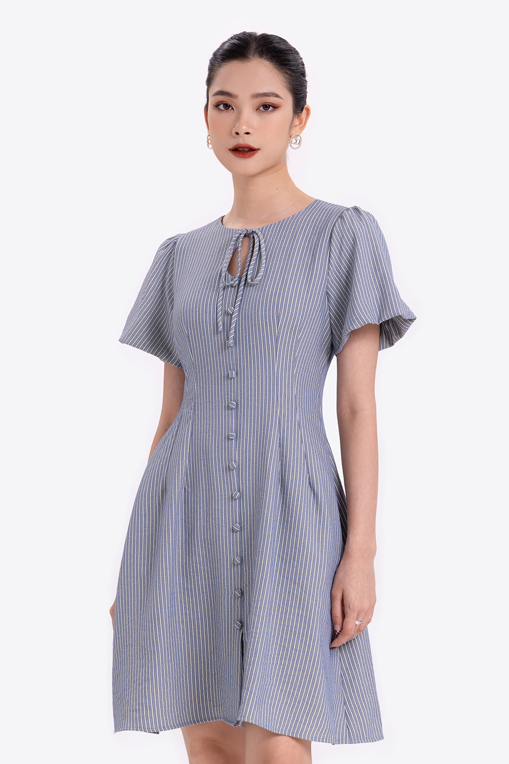 Đầm xòe tay bồng cổ phối nơ 