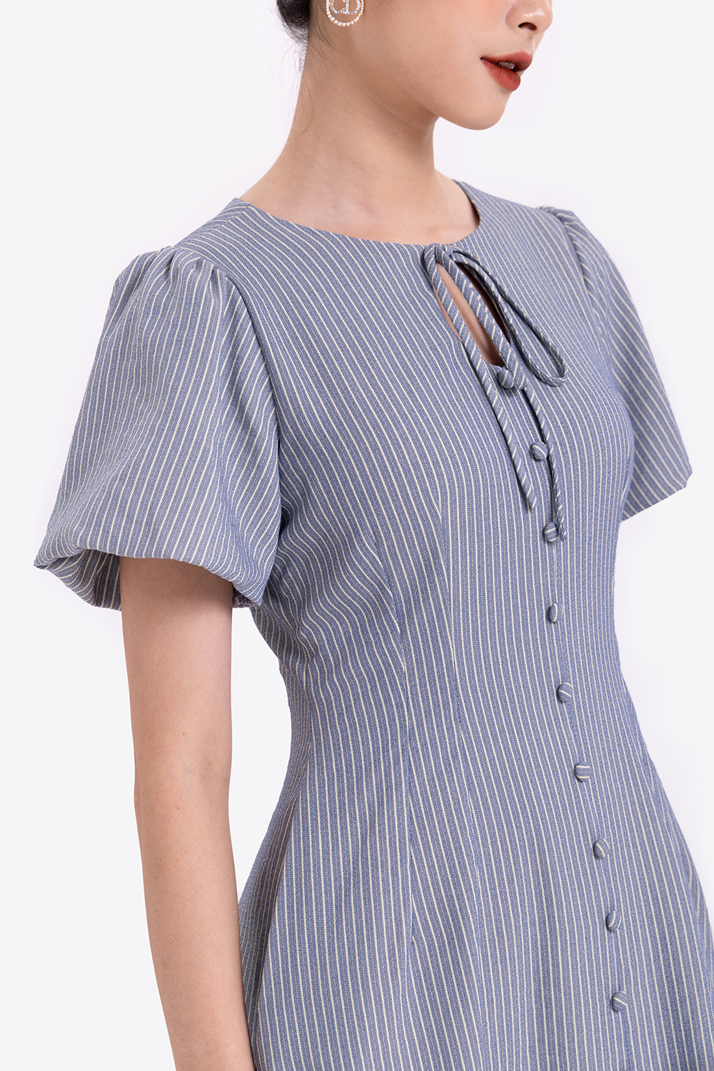 Đầm xòe tay bồng cổ phối nơ 