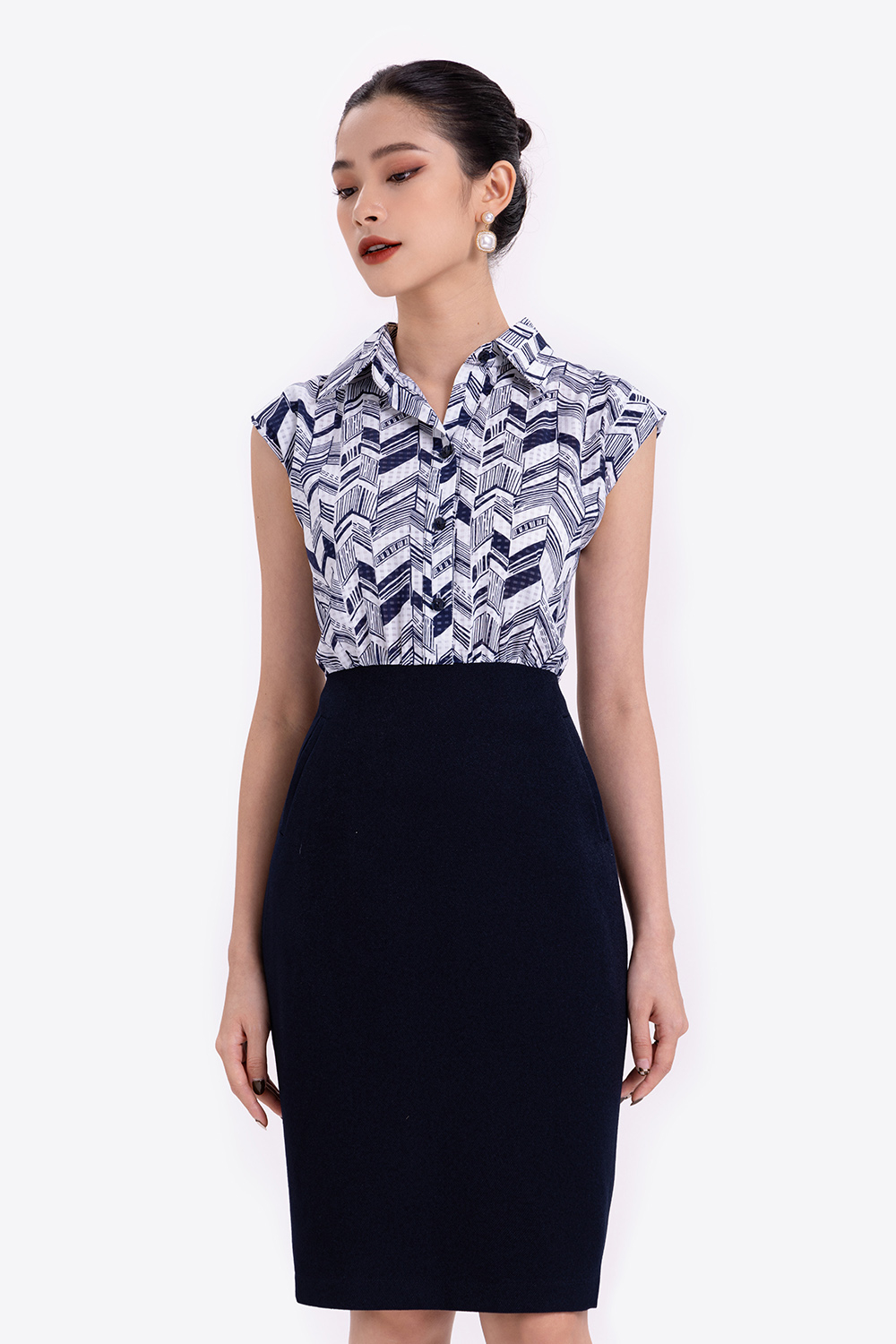 Đầm công sở dáng ôm phối họa tiết 