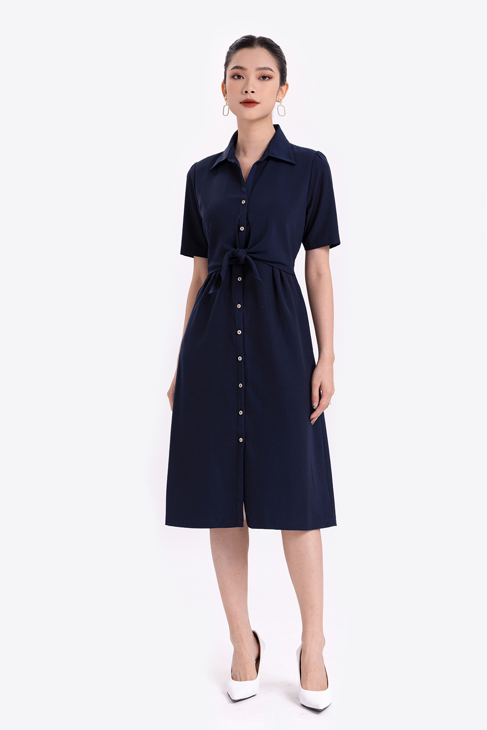 Đầm sơ mi ngực phối nơ cách điệu 