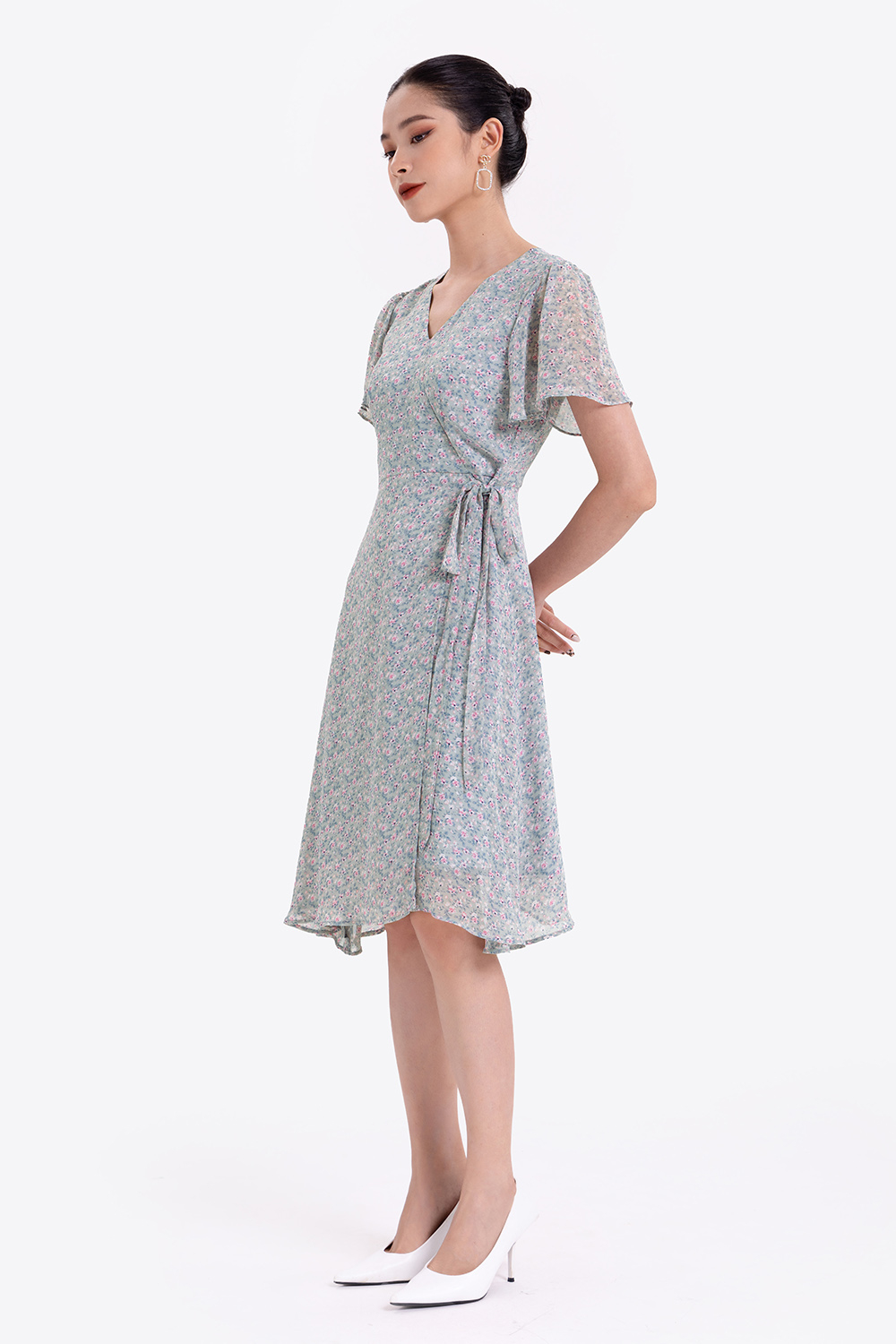 Đầm hoa nhí dáng xòe eo phối nơ 