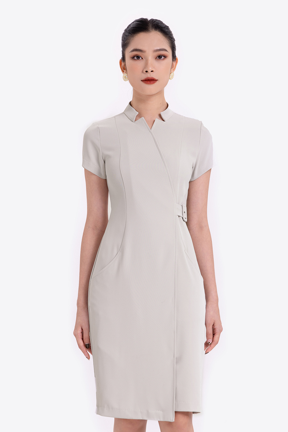 Đầm chữ A cổ trụ cách điệu 