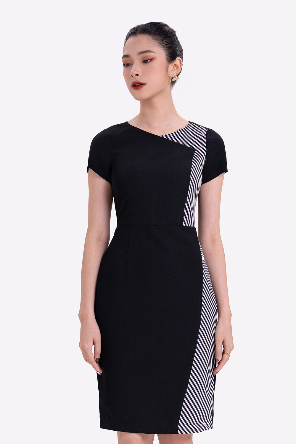 Đầm chữ A phối họa tiết 