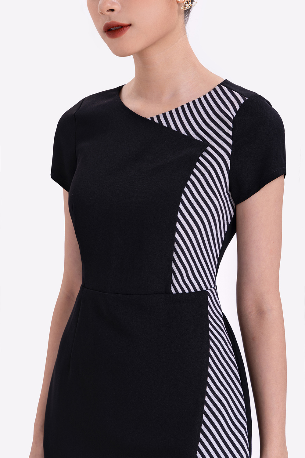 Đầm chữ A phối họa tiết 