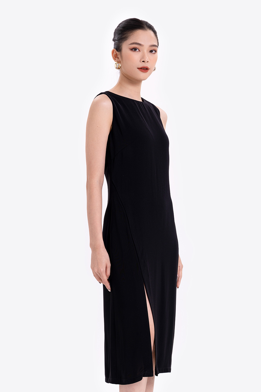 Đầm đen sát nách xẻ tùng 