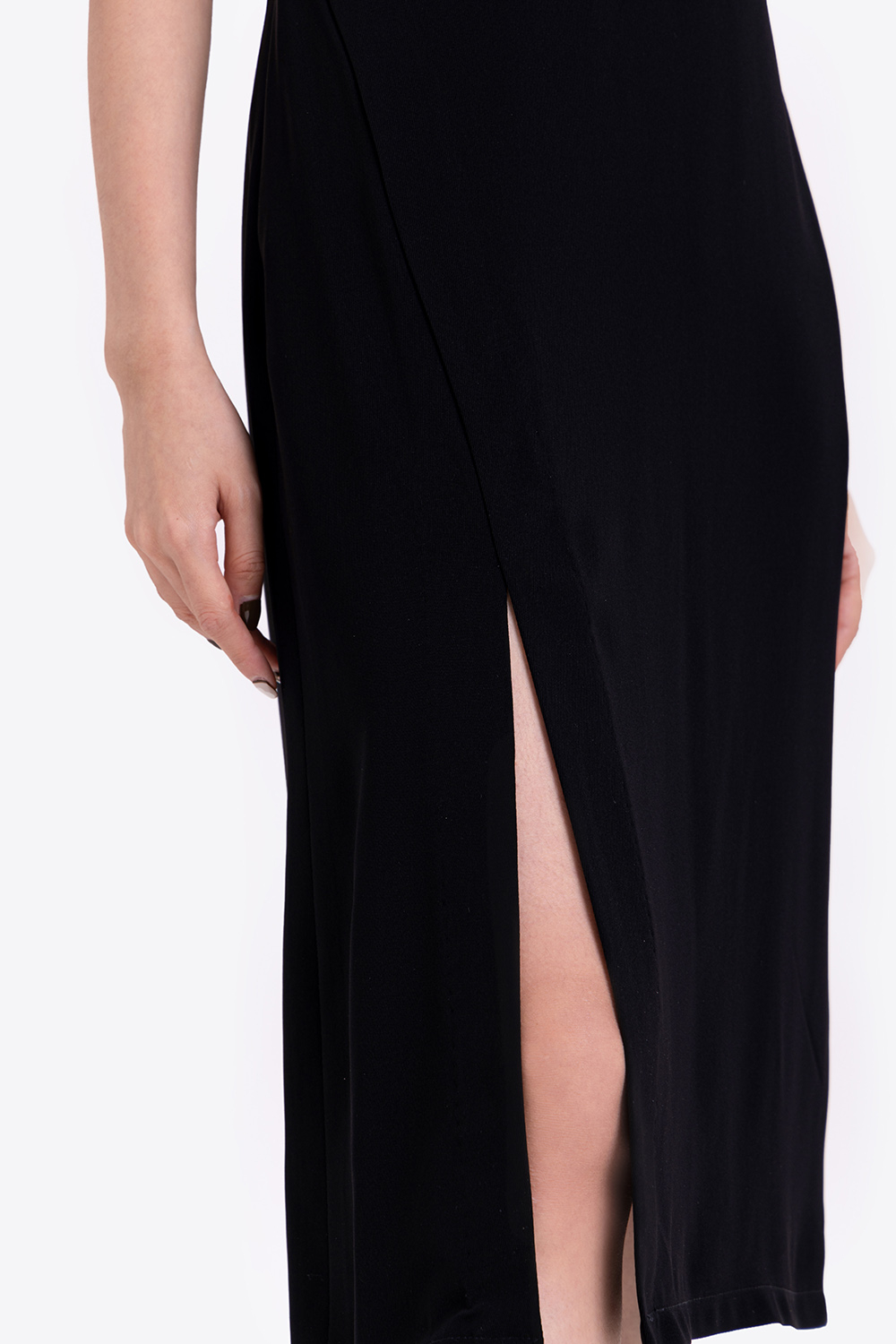 Đầm đen sát nách xẻ tùng 