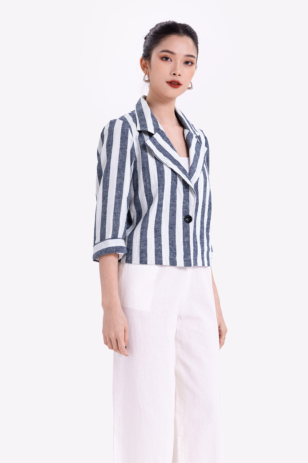 Áo khoác blazer tay lửng kẻ sọc 