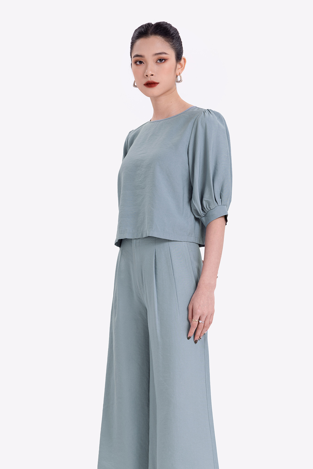 Áo kiểu tay lỡ cổ tròn 