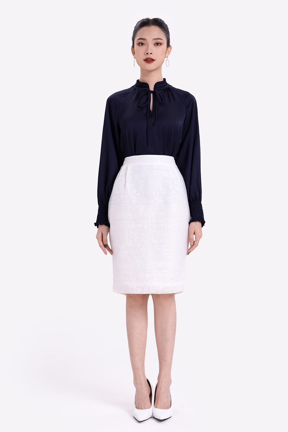 Áo sơ mi lụa cổ cách điệu tay dài 