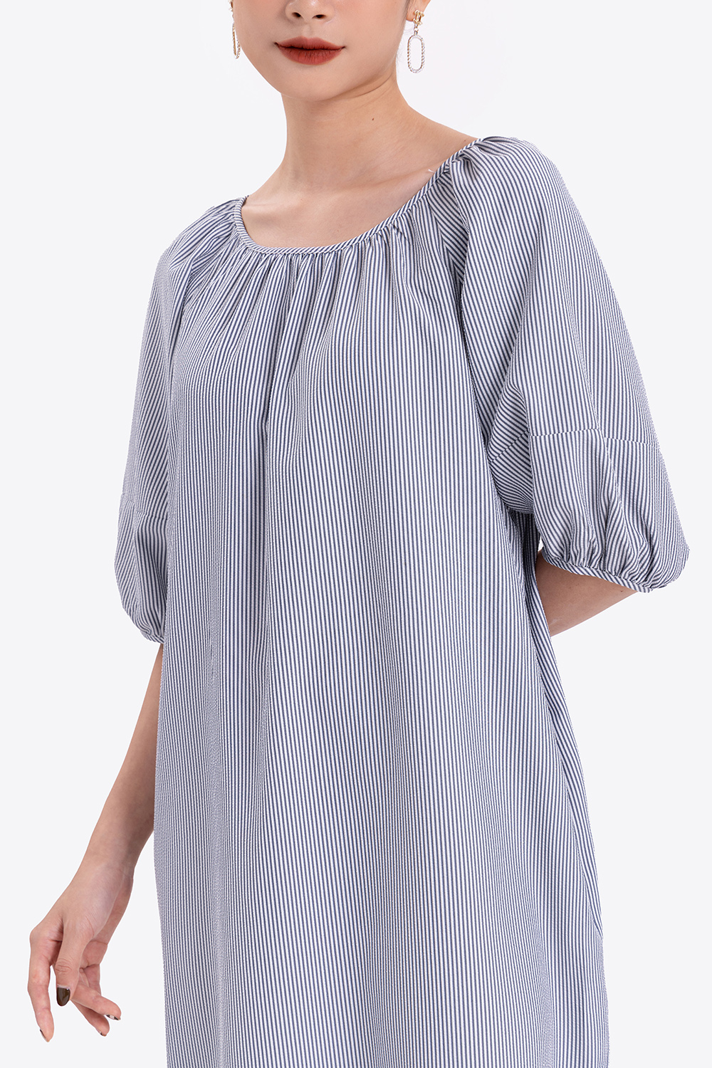 Đầm suông tay phồng eo phối dây nơ