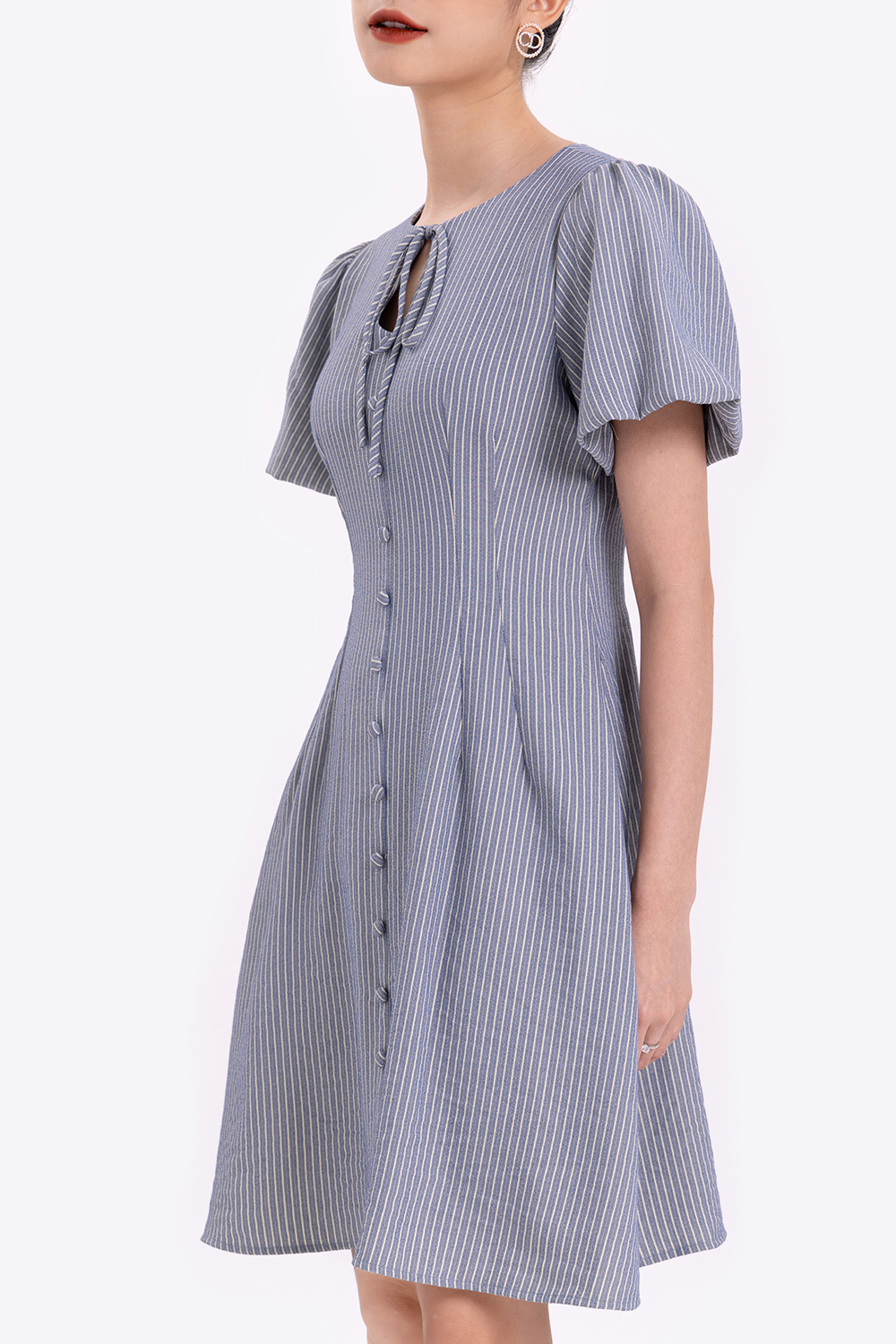 Đầm xòe tay bồng cổ phối nơ 