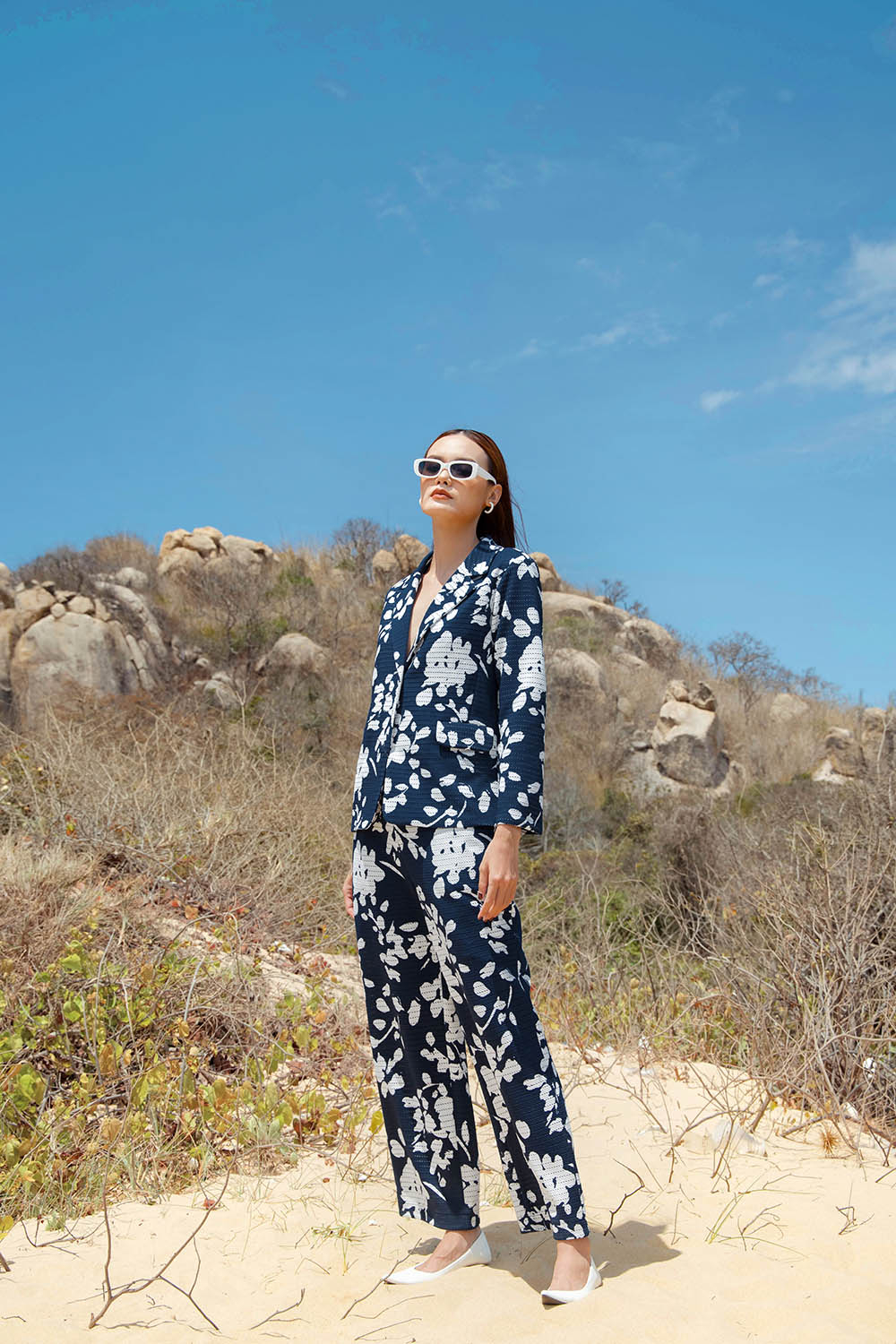 Quần ống suông họa tiết hoa 