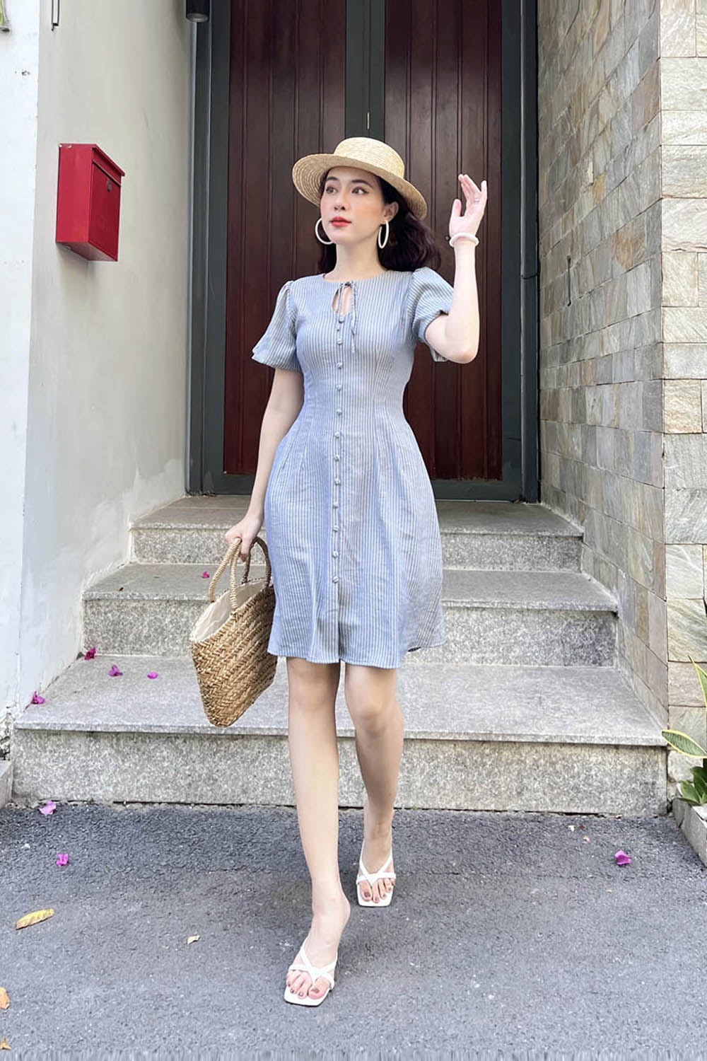 Đầm xòe tay bồng cổ phối nơ 