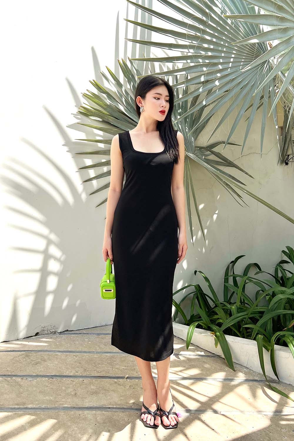 Đầm Maxi Đi Biển Suông 2 Dây LALISA Váy Maxi Dài Hở Lưng Vải Lụa Cao Cấp Đi  Dự Tiệc, Công Sở Màu Trắng Đen VD027 - Đầm, váy nữ | ThờiTrangNữ.vn