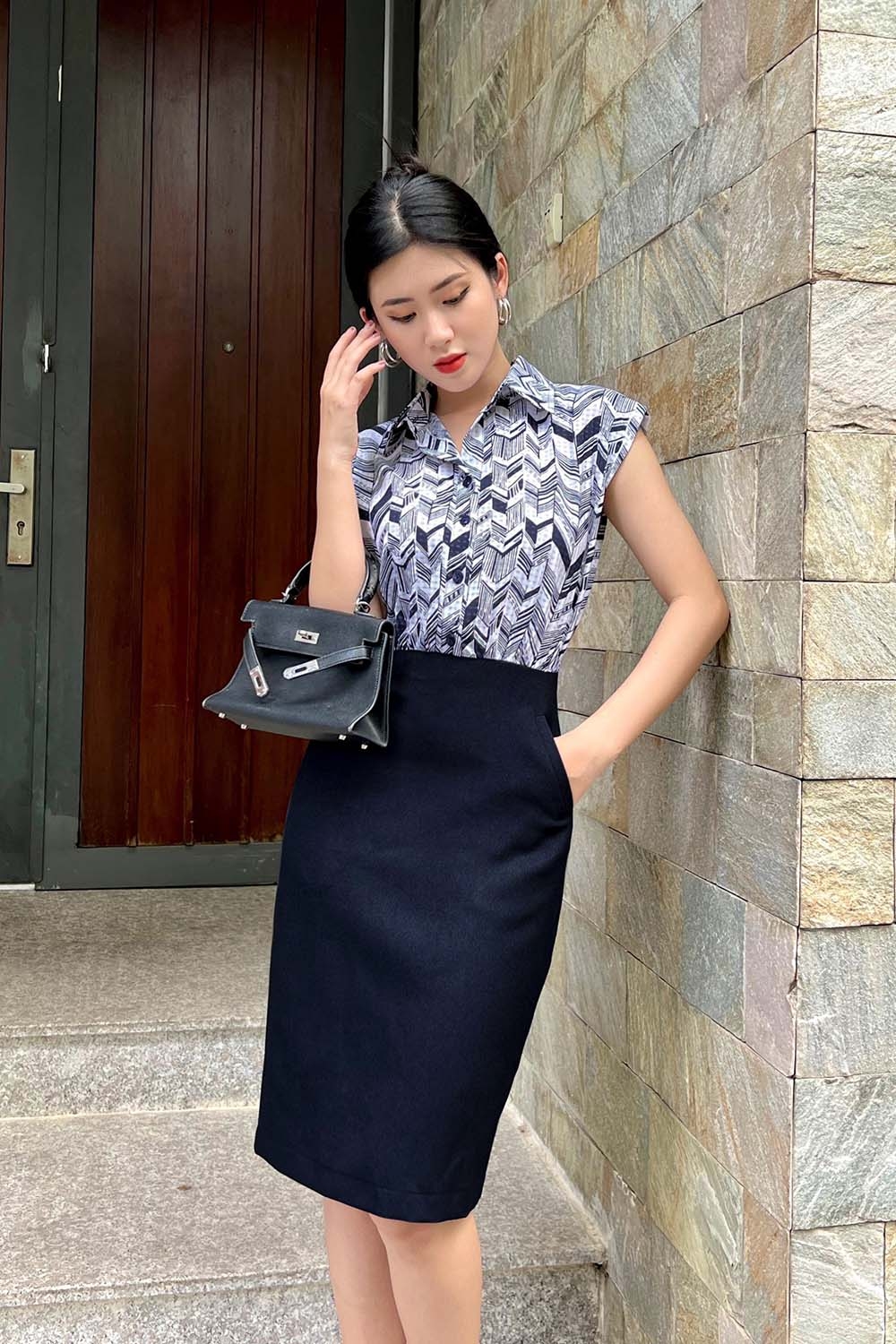 Đầm công sở dáng ôm phối họa tiết 