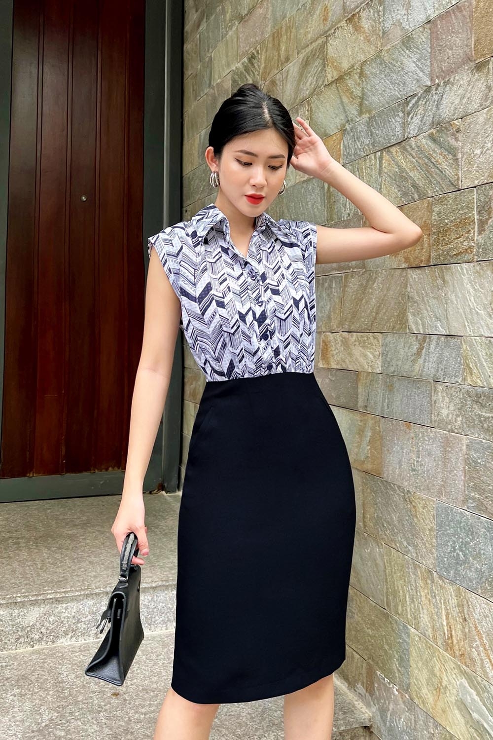 Đầm công sở dáng ôm phối họa tiết 