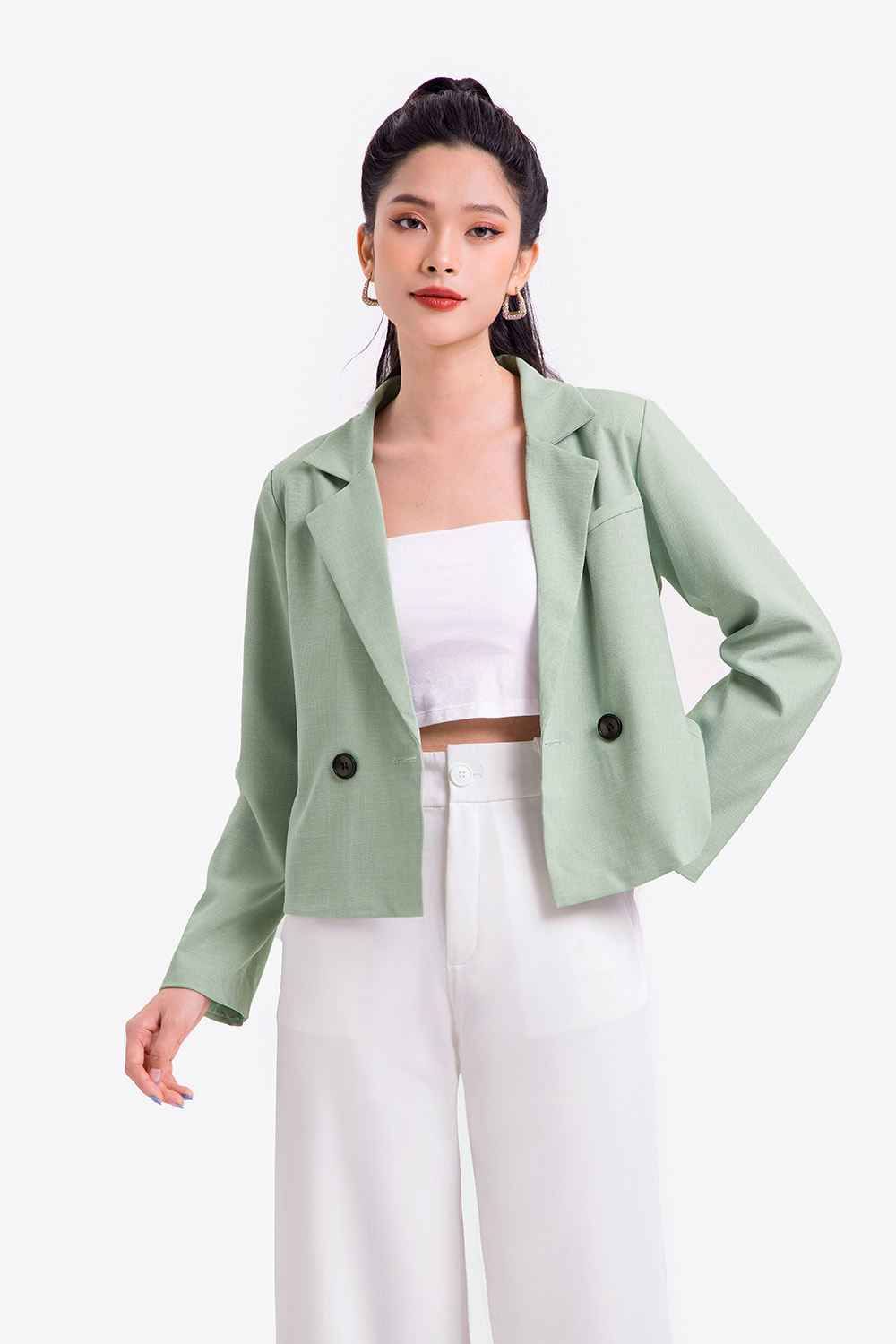Áo khoác blazer dáng ngắn phối nút 