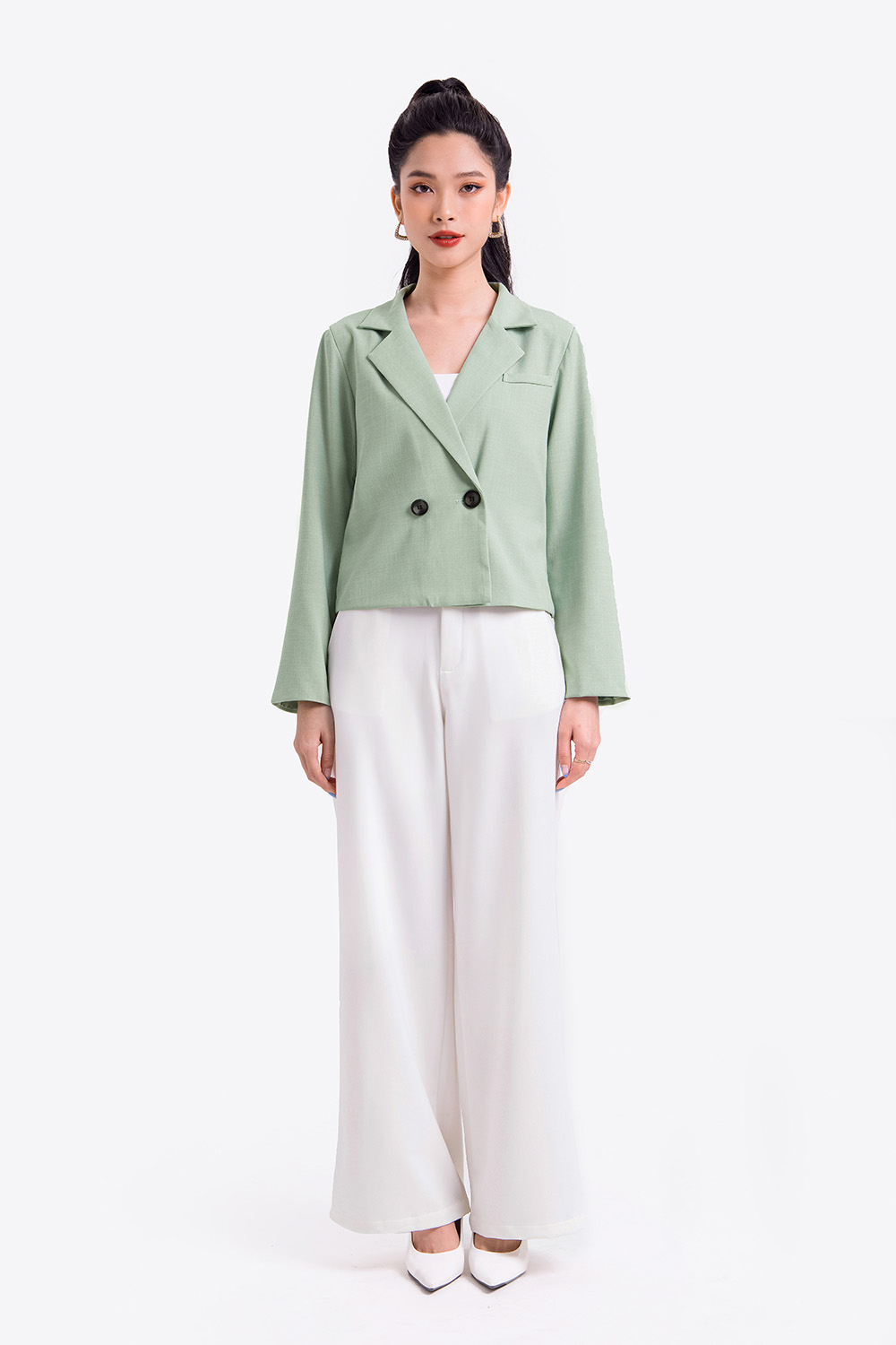 Áo khoác blazer dáng ngắn phối nút 