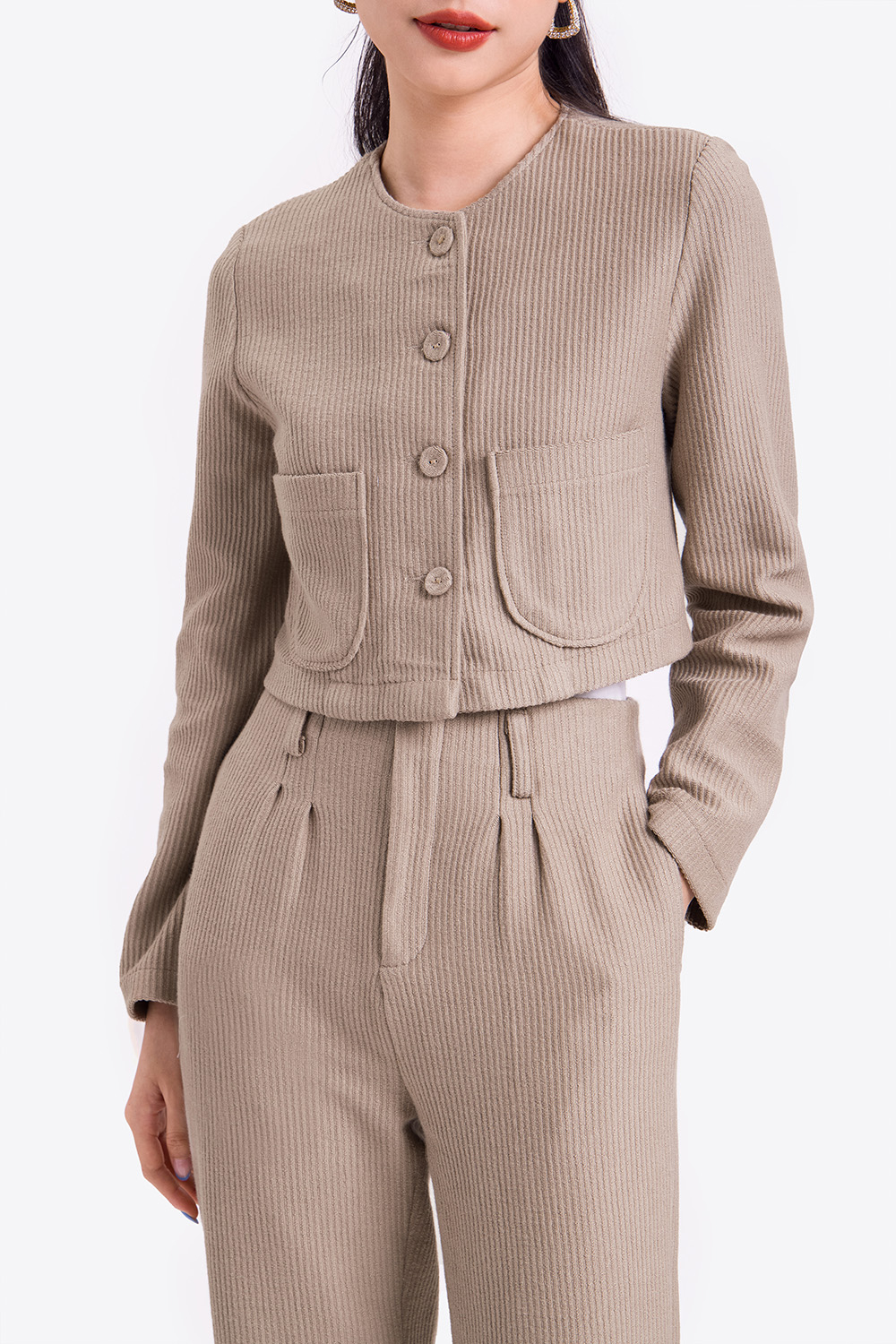 Áo khoác xám cổ tròn phối túi 