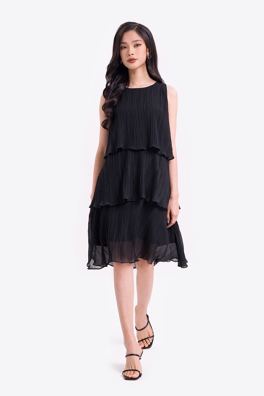 Đầm đen voan dập ly xếp tầng 