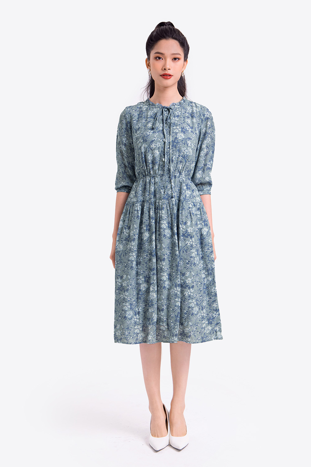 Đầm xòe hoa nhấn eo cổ viền bèo đính nơ 