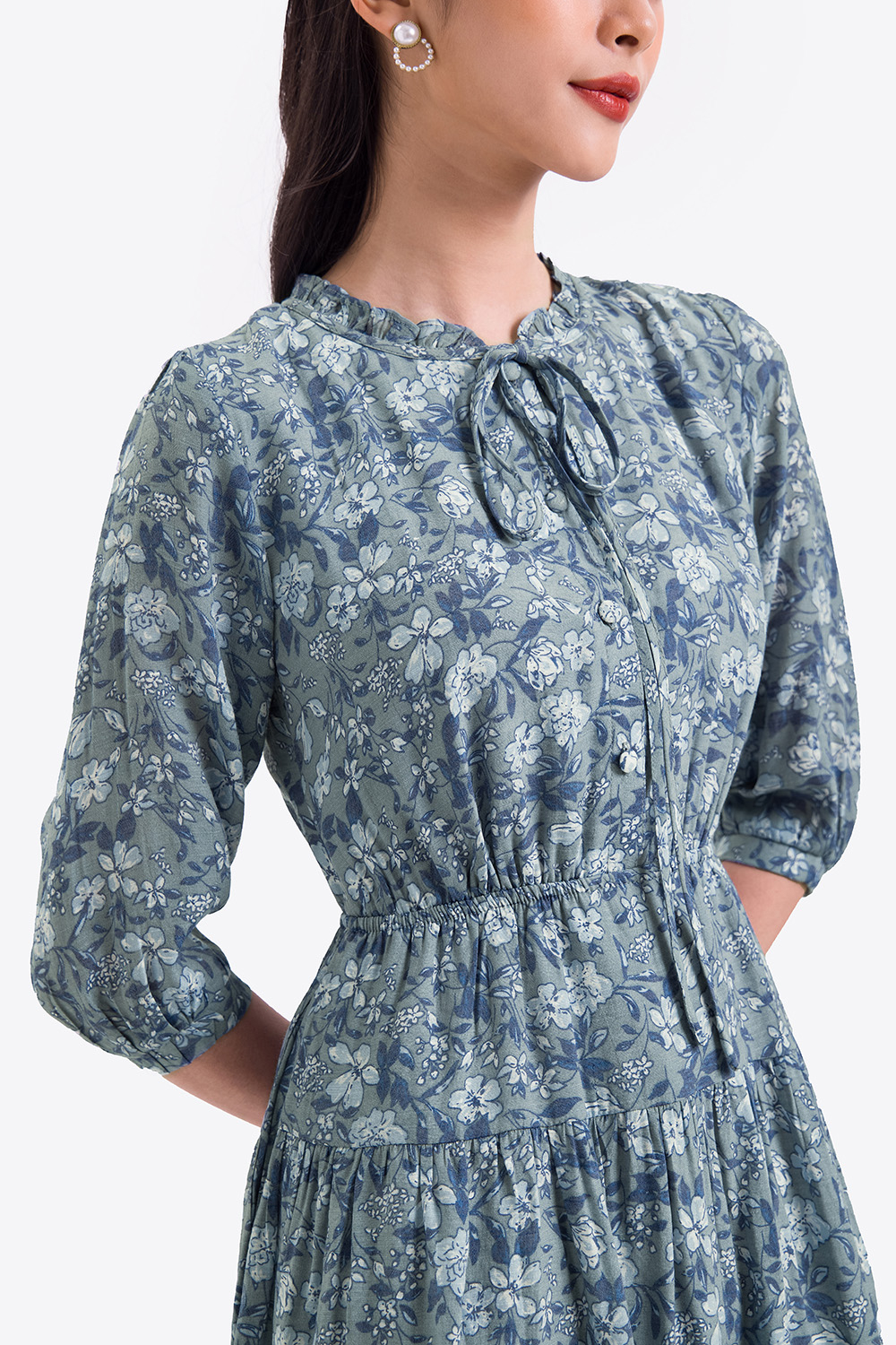 Đầm xòe hoa nhấn eo cổ viền bèo đính nơ 