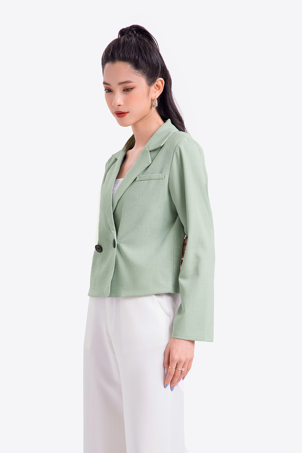 Áo khoác blazer dáng ngắn phối nút 