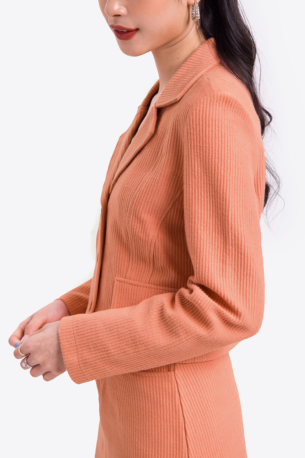 Áo khoác lửng hồng phối túi giả 