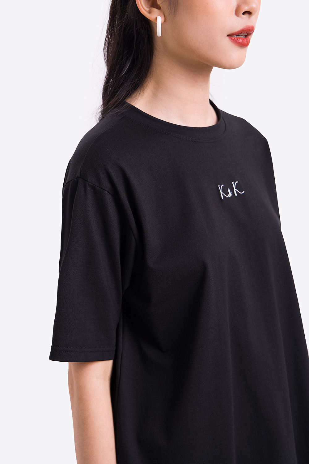 Áo thun nữ màu đen tay lỡ 