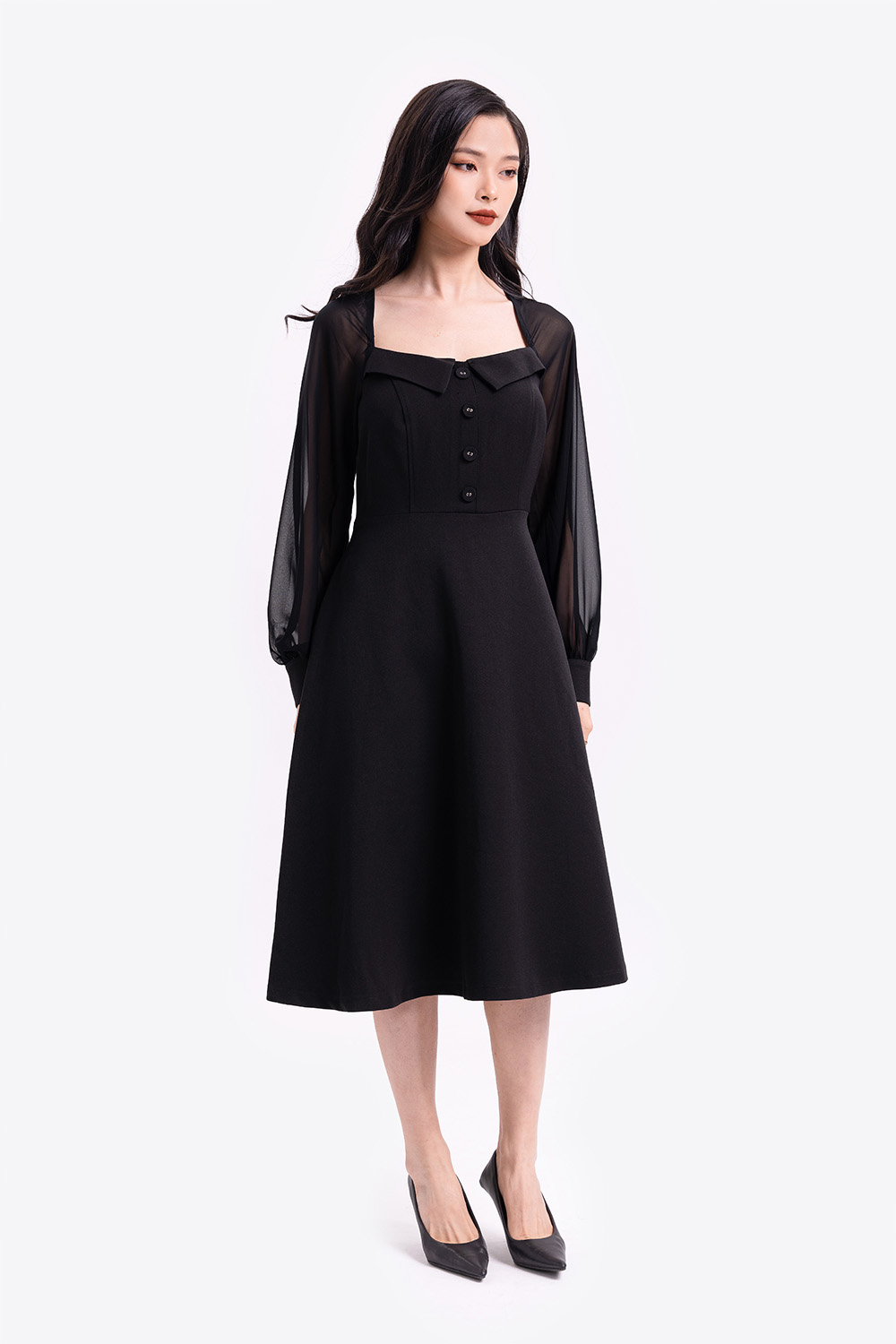 Đầm công sở dáng xòe màu đen phối nút 