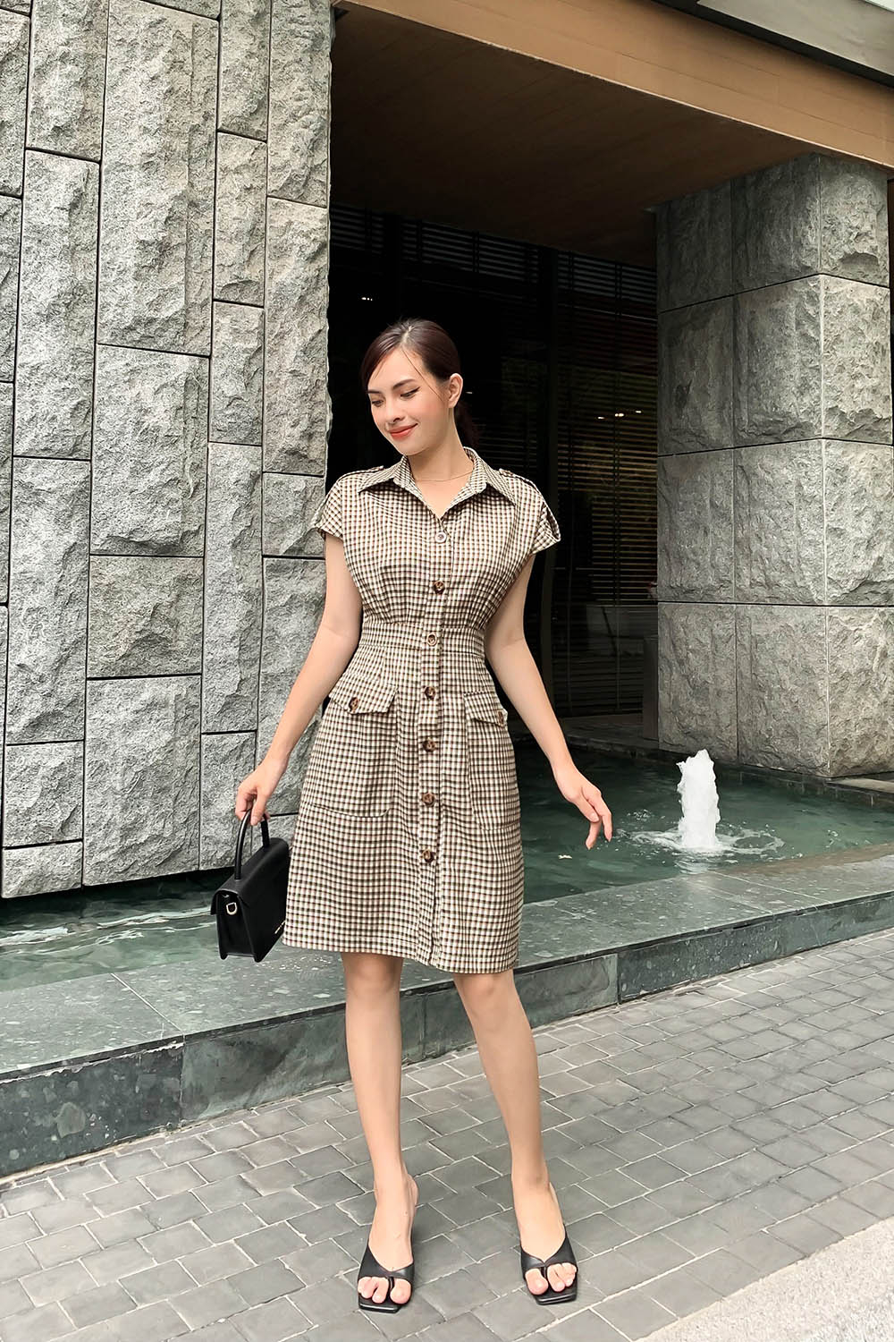 Đầm công sở dáng sơ mi caro phối túi 