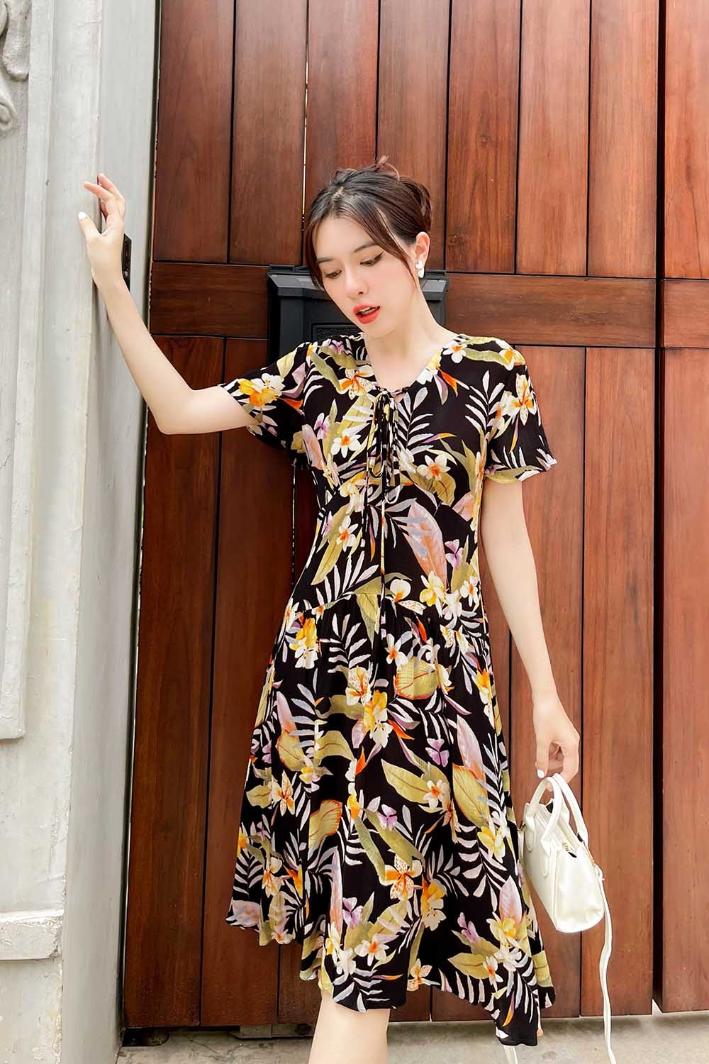 Đầm xòe xếp ly họa tiết hoa 