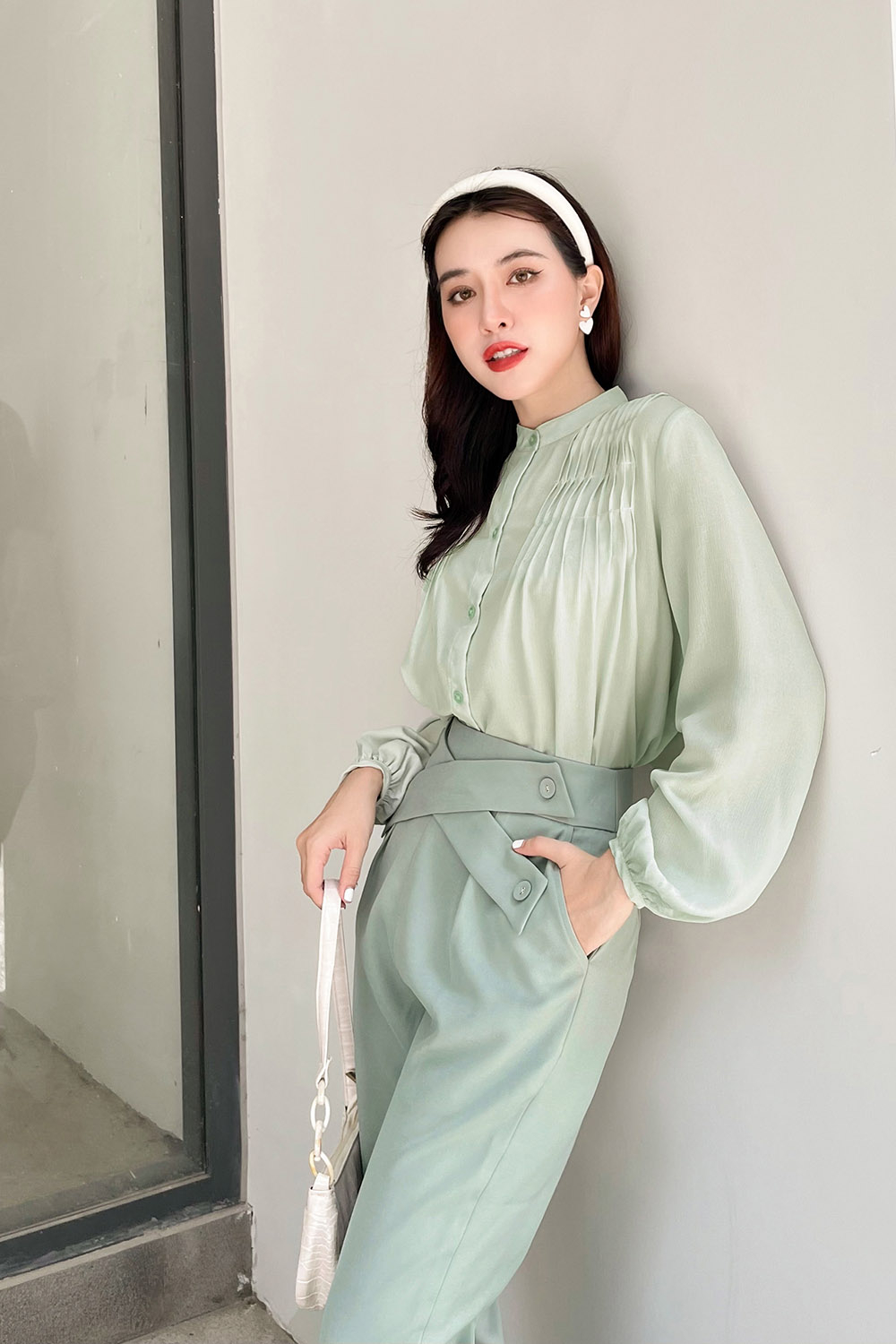 Áo sơ mi nữ tay dài nhún ngực 