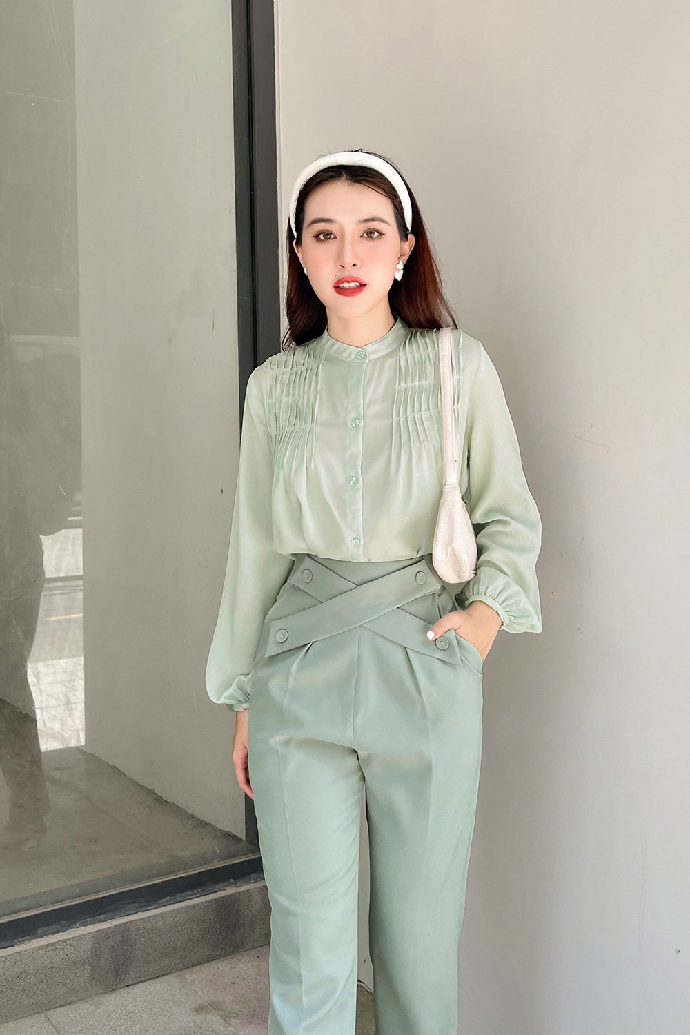 Áo sơ mi nữ tay dài nhún ngực 