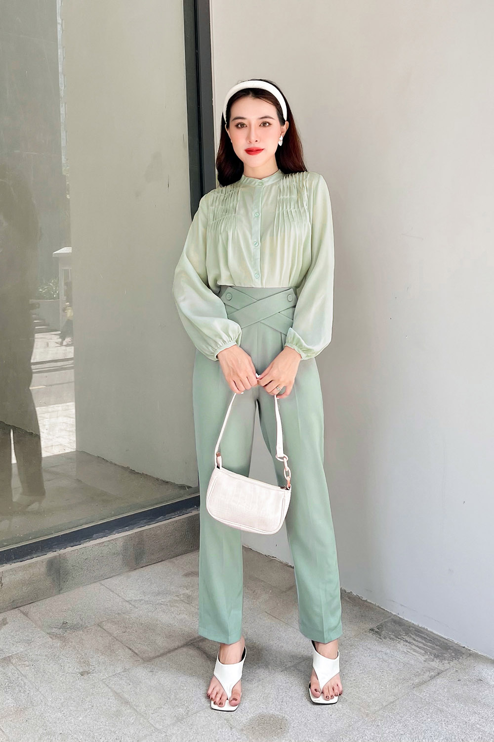 Áo sơ mi nữ tay dài nhún ngực 