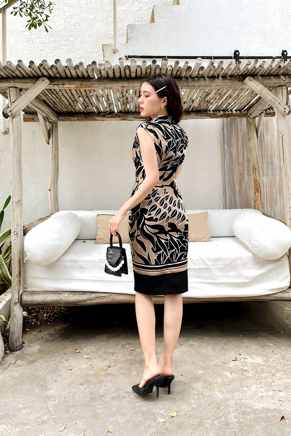 Đầm họa tiết dáng ôm sát nách