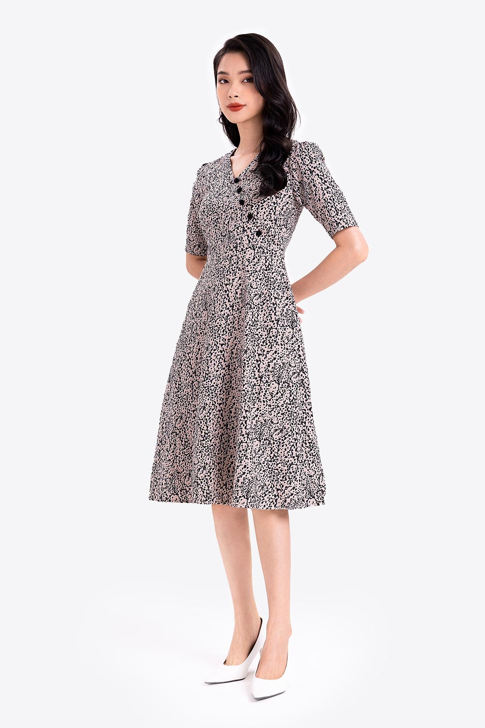 Đầm xòe công sở nữ cổ V phối nút 