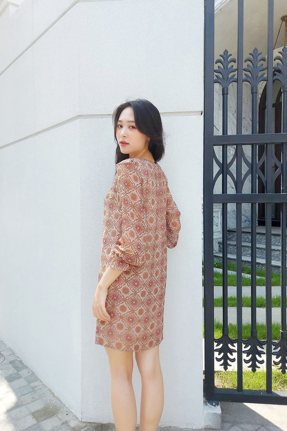 Đầm suông nữ họa tiết tay dài 