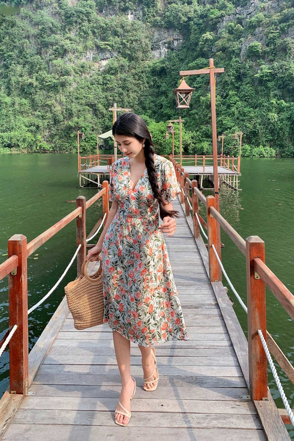 Đầm hoa dáng chữ A cổ V 